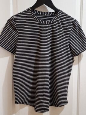 Lululemon Striped Short Sleeve Crew Neck Pullover T-Shirt White black Medium